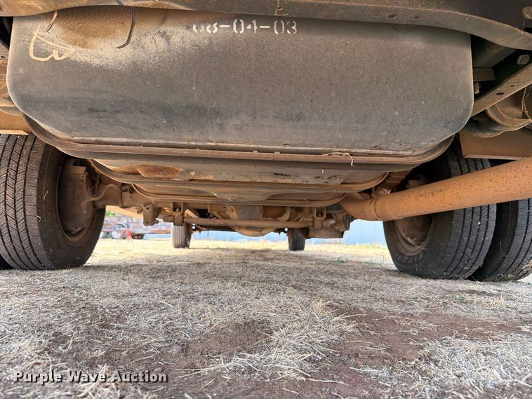 image for item EW8940 2003 Ford E450 Super Duty shuttle bus