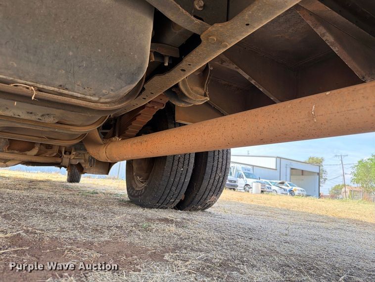 image for item EW8940 2003 Ford E450 Super Duty shuttle bus