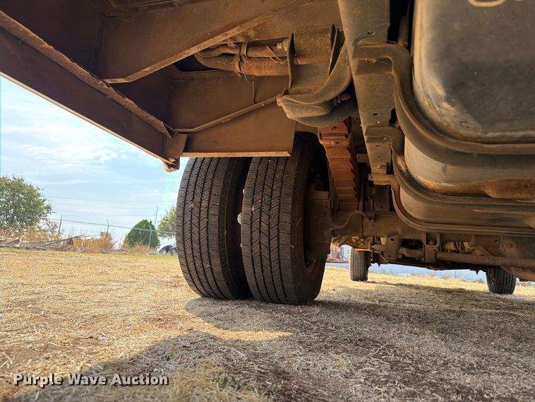 image for item EW8940 2003 Ford E450 Super Duty shuttle bus