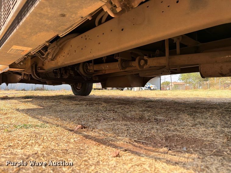 image for item EW8940 2003 Ford E450 Super Duty shuttle bus