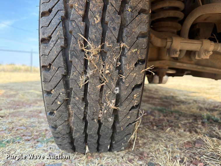 image for item EW8940 2003 Ford E450 Super Duty shuttle bus