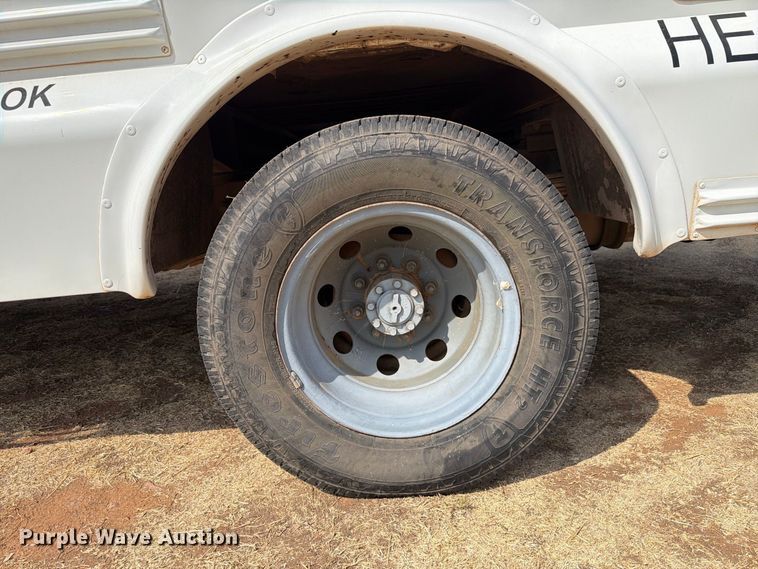image for item EW8940 2003 Ford E450 Super Duty shuttle bus