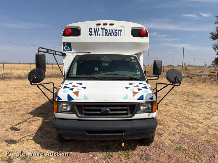 image for item EW8941 2003 Ford E450 Super Duty shuttle bus