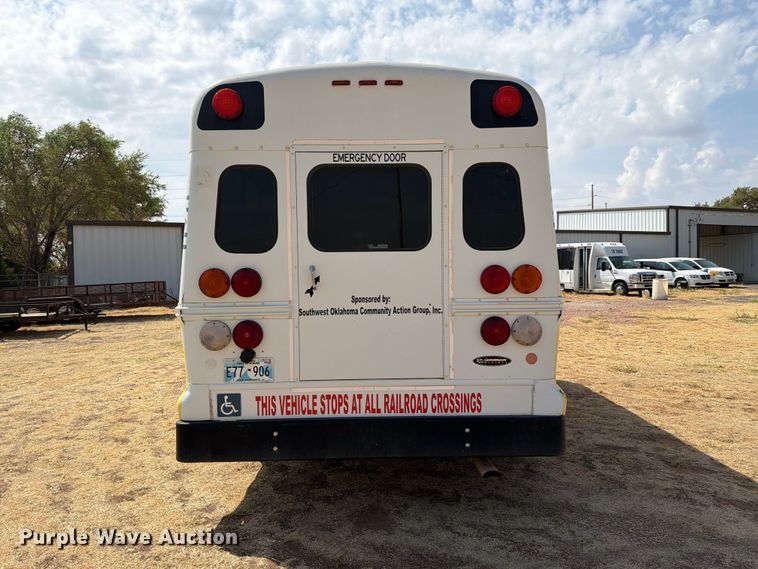 image for item EW8941 2003 Ford E450 Super Duty shuttle bus