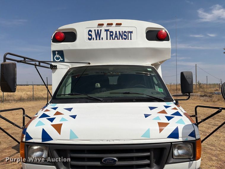 image for item EW8941 2003 Ford E450 Super Duty shuttle bus