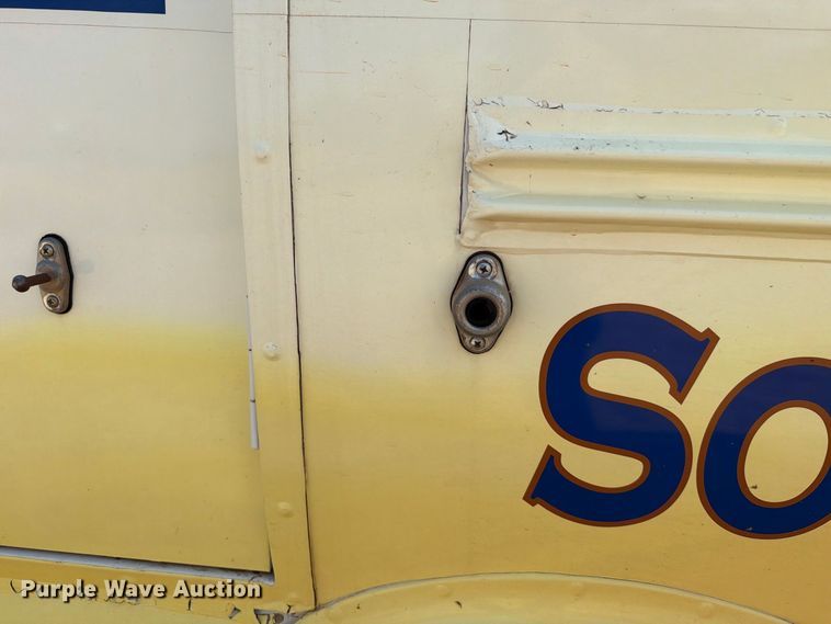 image for item EW8941 2003 Ford E450 Super Duty shuttle bus