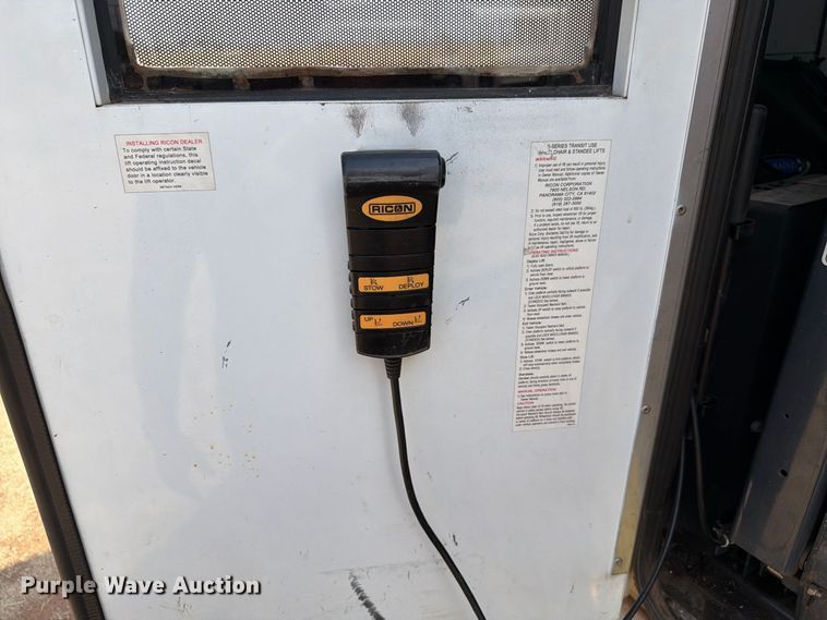 image for item EW8941 2003 Ford E450 Super Duty shuttle bus