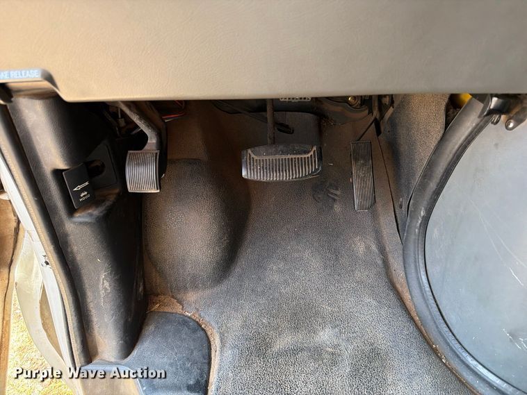 image for item EW8941 2003 Ford E450 Super Duty shuttle bus
