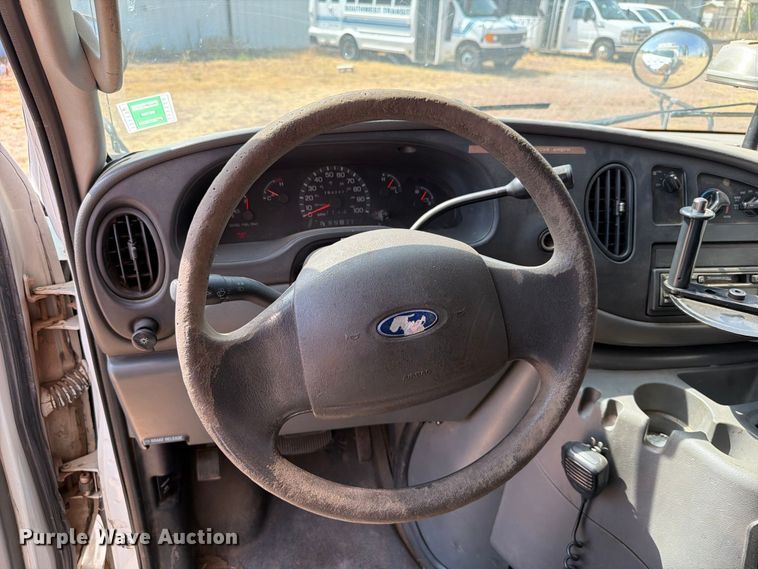 image for item EW8941 2003 Ford E450 Super Duty shuttle bus