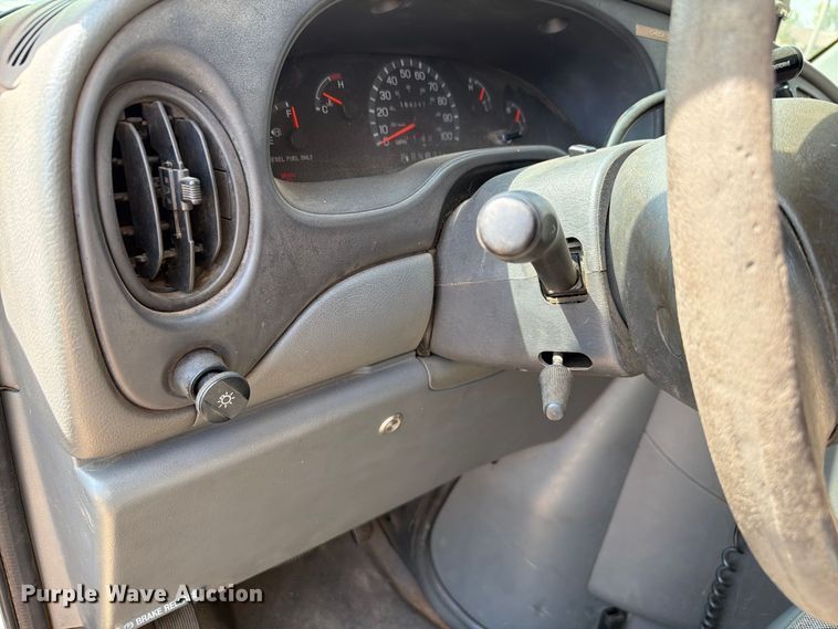 image for item EW8941 2003 Ford E450 Super Duty shuttle bus