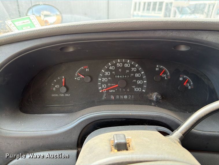 image for item EW8941 2003 Ford E450 Super Duty shuttle bus