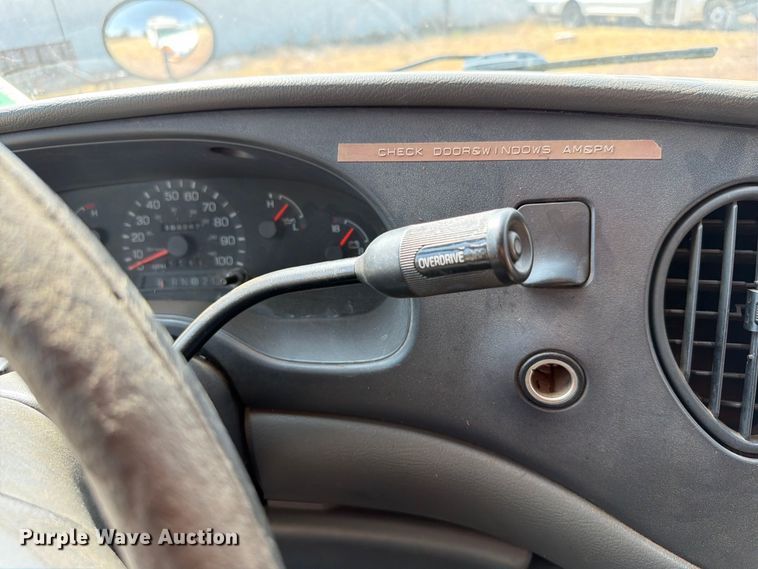 image for item EW8941 2003 Ford E450 Super Duty shuttle bus