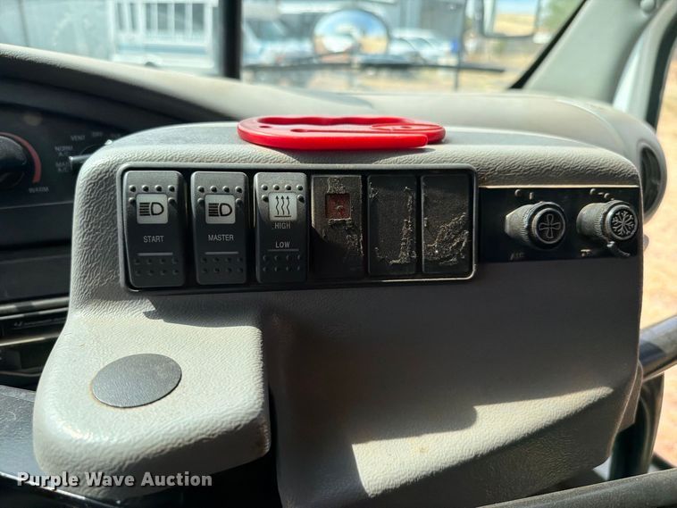 image for item EW8941 2003 Ford E450 Super Duty shuttle bus