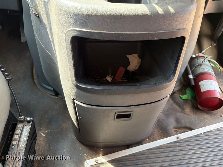 image for item EW8941 2003 Ford E450 Super Duty shuttle bus