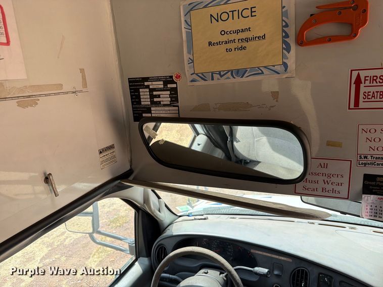 image for item EW8941 2003 Ford E450 Super Duty shuttle bus