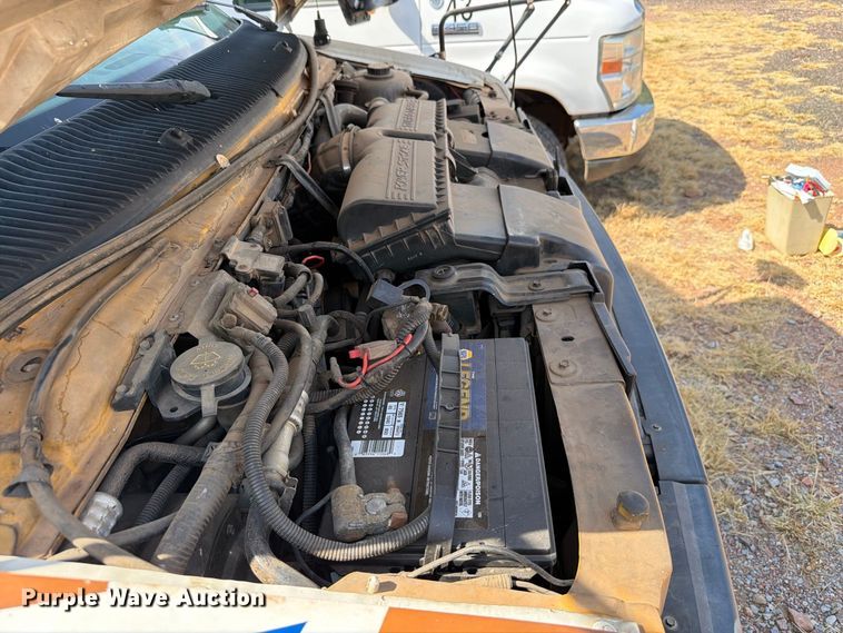 image for item EW8941 2003 Ford E450 Super Duty shuttle bus