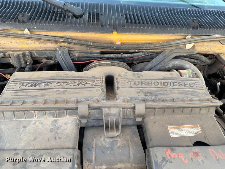 image for item EW8941 2003 Ford E450 Super Duty shuttle bus