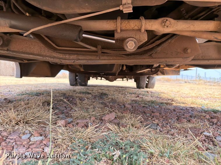 image for item EW8941 2003 Ford E450 Super Duty shuttle bus