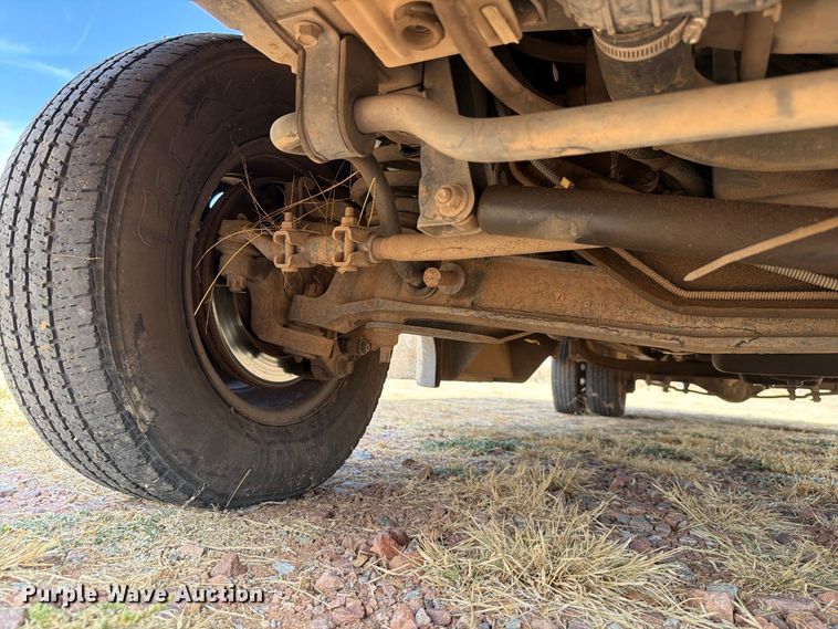image for item EW8941 2003 Ford E450 Super Duty shuttle bus