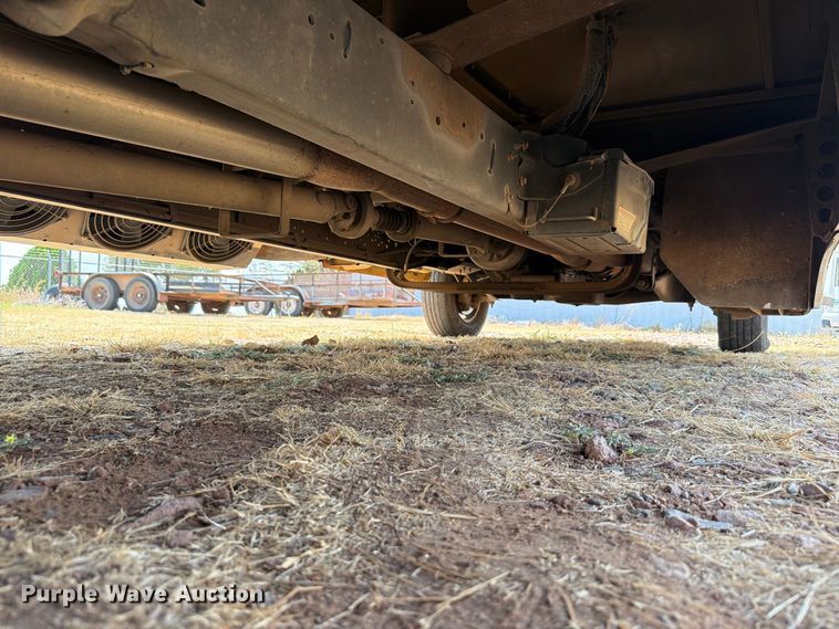 image for item EW8941 2003 Ford E450 Super Duty shuttle bus