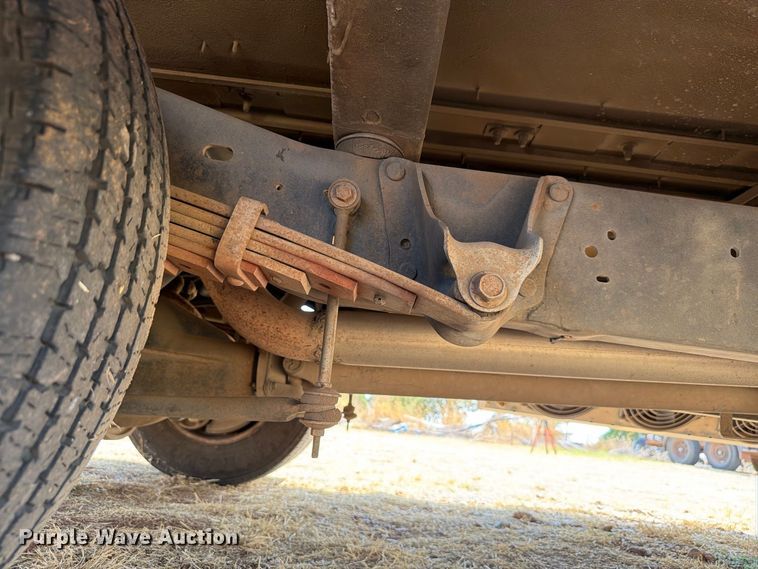 image for item EW8941 2003 Ford E450 Super Duty shuttle bus