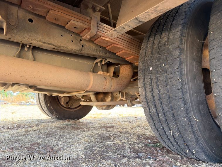 image for item EW8941 2003 Ford E450 Super Duty shuttle bus