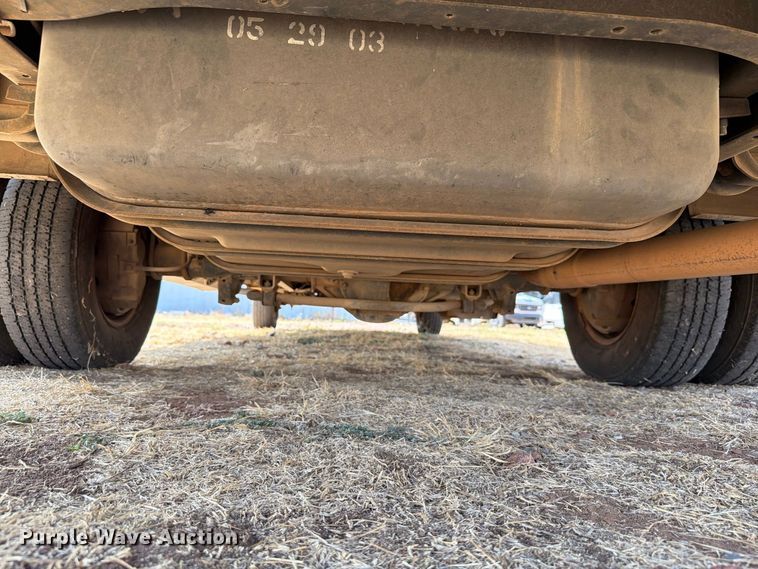 image for item EW8941 2003 Ford E450 Super Duty shuttle bus