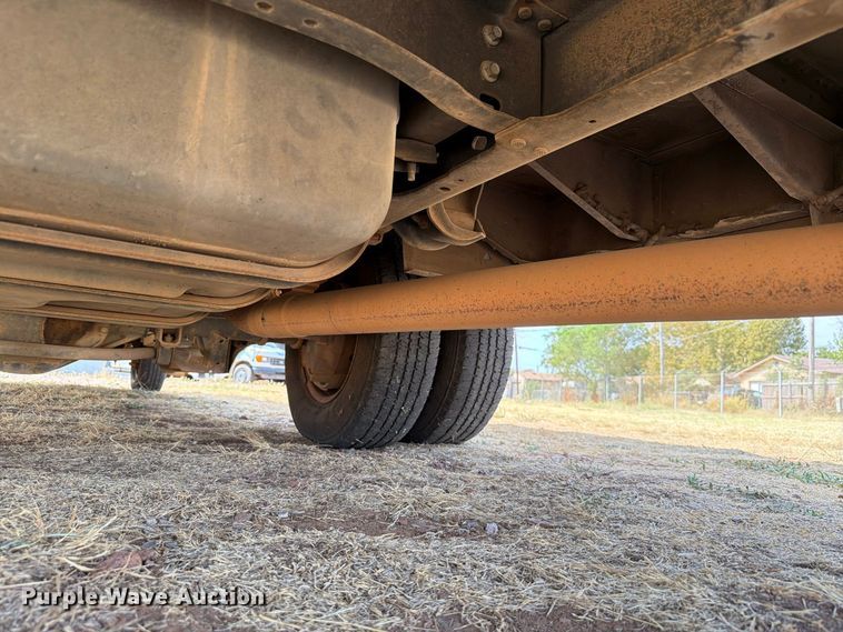 image for item EW8941 2003 Ford E450 Super Duty shuttle bus