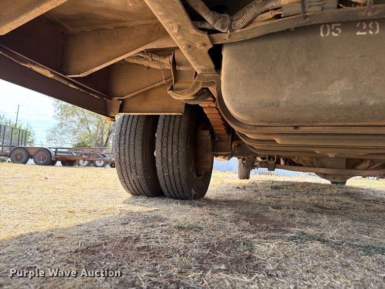 image for item EW8941 2003 Ford E450 Super Duty shuttle bus