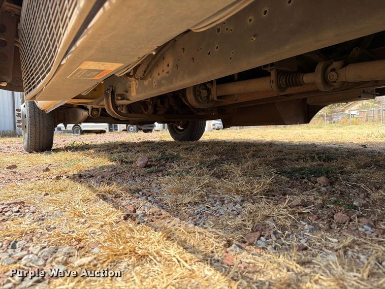 image for item EW8941 2003 Ford E450 Super Duty shuttle bus