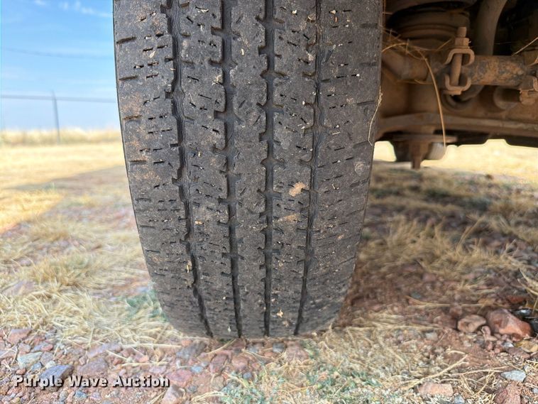image for item EW8941 2003 Ford E450 Super Duty shuttle bus