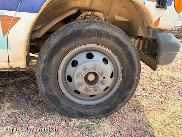 image for item EW8941 2003 Ford E450 Super Duty shuttle bus