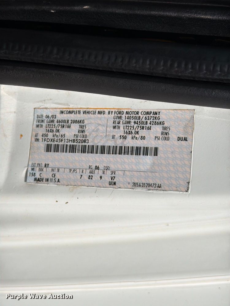 image for item EW8941 2003 Ford E450 Super Duty shuttle bus