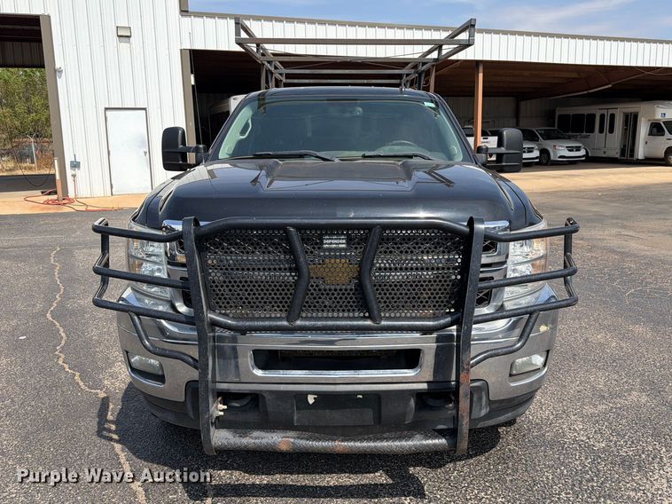 image for item EW8942 2012 Chevrolet Silverado 3500HD Crew Cab pickup truck
