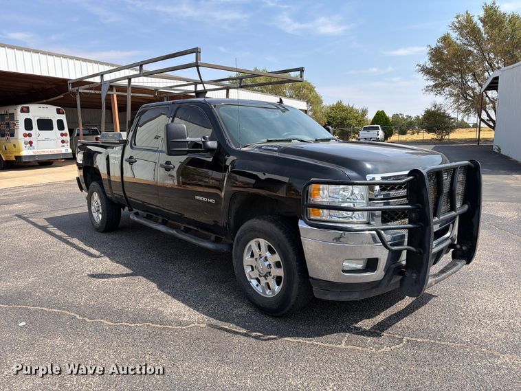image for item EW8942 2012 Chevrolet Silverado 3500HD Crew Cab pickup truck