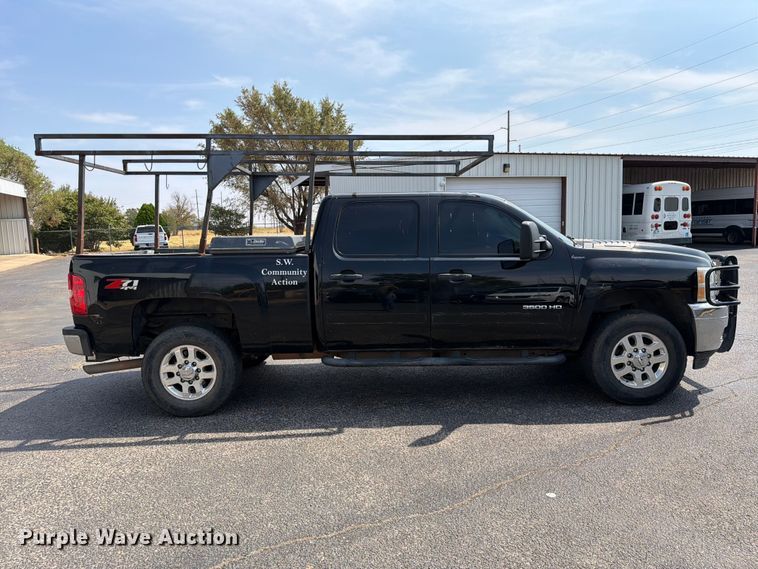 image for item EW8942 2012 Chevrolet Silverado 3500HD Crew Cab pickup truck