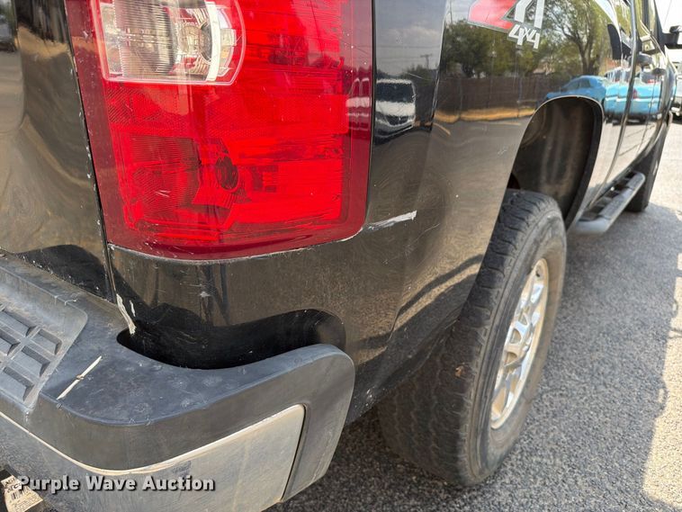 image for item EW8942 2012 Chevrolet Silverado 3500HD Crew Cab pickup truck