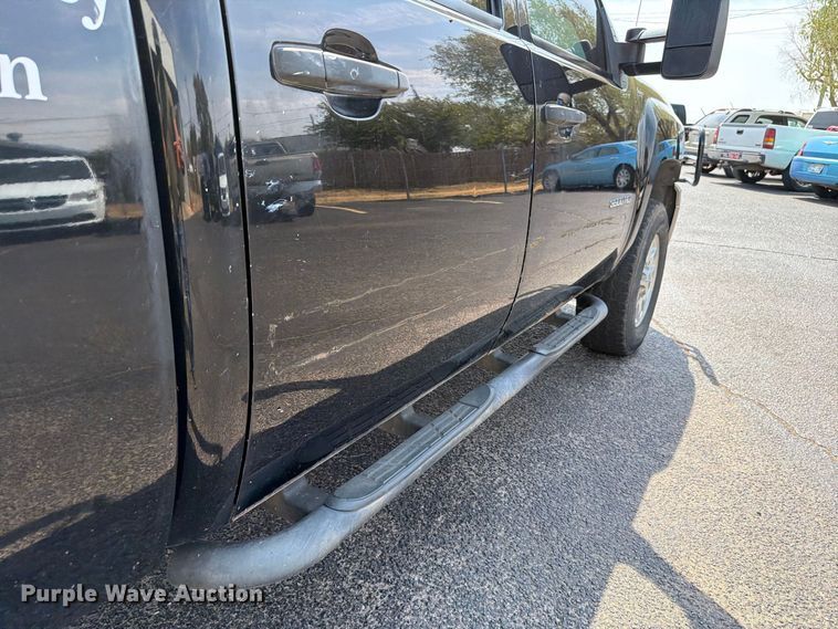 image for item EW8942 2012 Chevrolet Silverado 3500HD Crew Cab pickup truck