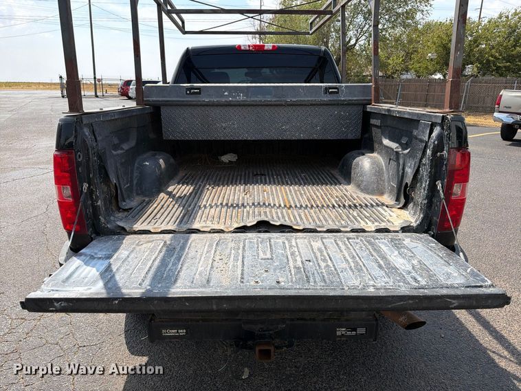 image for item EW8942 2012 Chevrolet Silverado 3500HD Crew Cab pickup truck