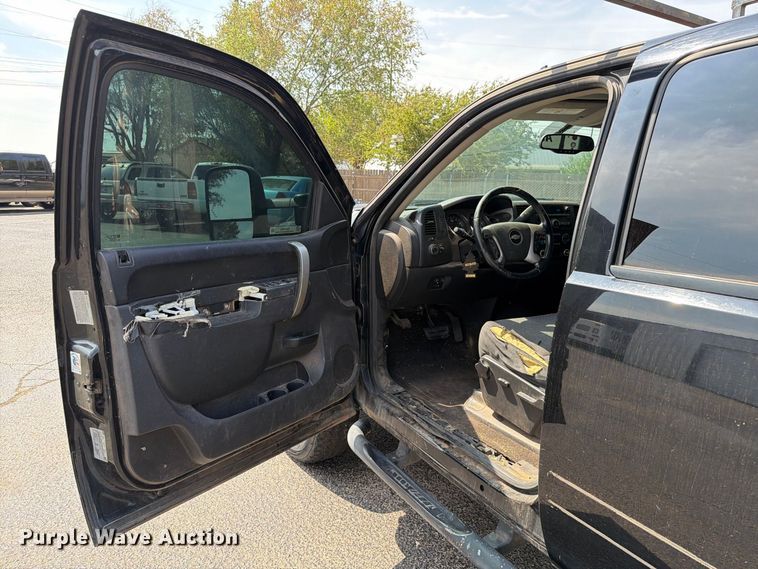 image for item EW8942 2012 Chevrolet Silverado 3500HD Crew Cab pickup truck
