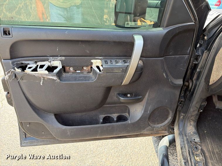 image for item EW8942 2012 Chevrolet Silverado 3500HD Crew Cab pickup truck