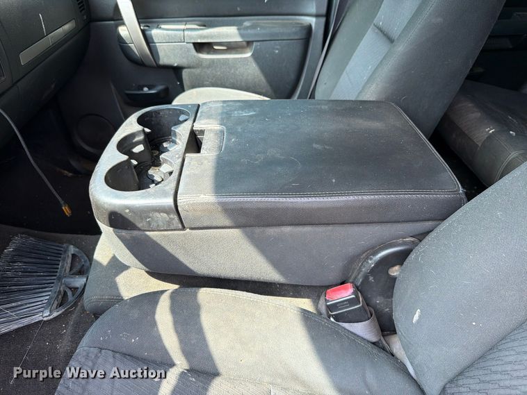 image for item EW8942 2012 Chevrolet Silverado 3500HD Crew Cab pickup truck
