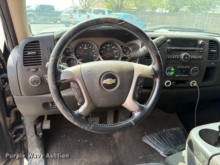 image for item EW8942 2012 Chevrolet Silverado 3500HD Crew Cab pickup truck