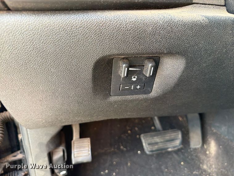 image for item EW8942 2012 Chevrolet Silverado 3500HD Crew Cab pickup truck