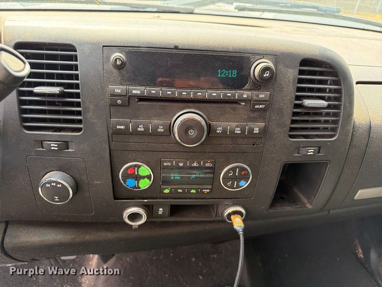 image for item EW8942 2012 Chevrolet Silverado 3500HD Crew Cab pickup truck