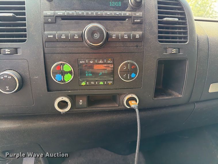 image for item EW8942 2012 Chevrolet Silverado 3500HD Crew Cab pickup truck