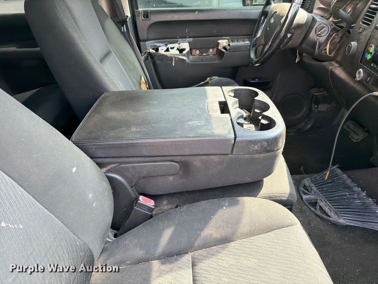 image for item EW8942 2012 Chevrolet Silverado 3500HD Crew Cab pickup truck