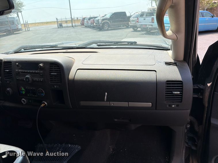 image for item EW8942 2012 Chevrolet Silverado 3500HD Crew Cab pickup truck