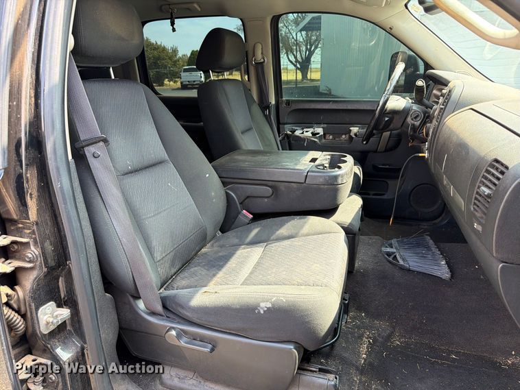 image for item EW8942 2012 Chevrolet Silverado 3500HD Crew Cab pickup truck
