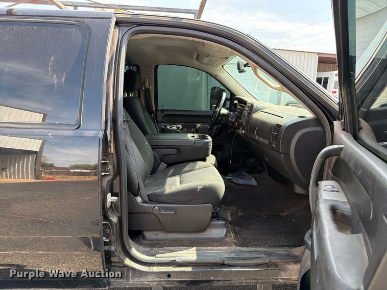 image for item EW8942 2012 Chevrolet Silverado 3500HD Crew Cab pickup truck